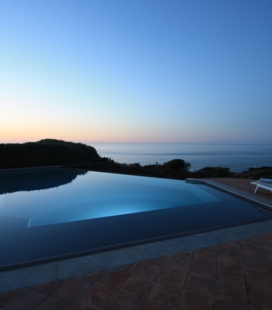 Piscina illuminata