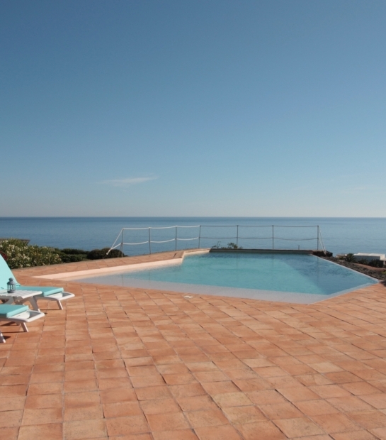 Piscina privata con vista mare Pantelleria