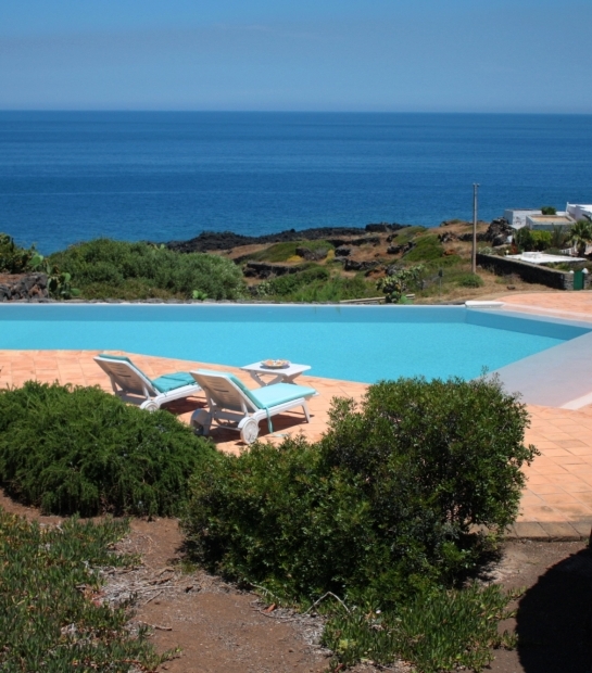 Private swimming pool with sea view in Pantelleria